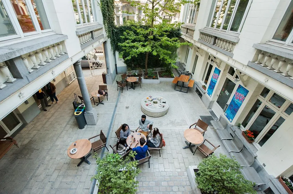 Hi Jacques Brel Hostel