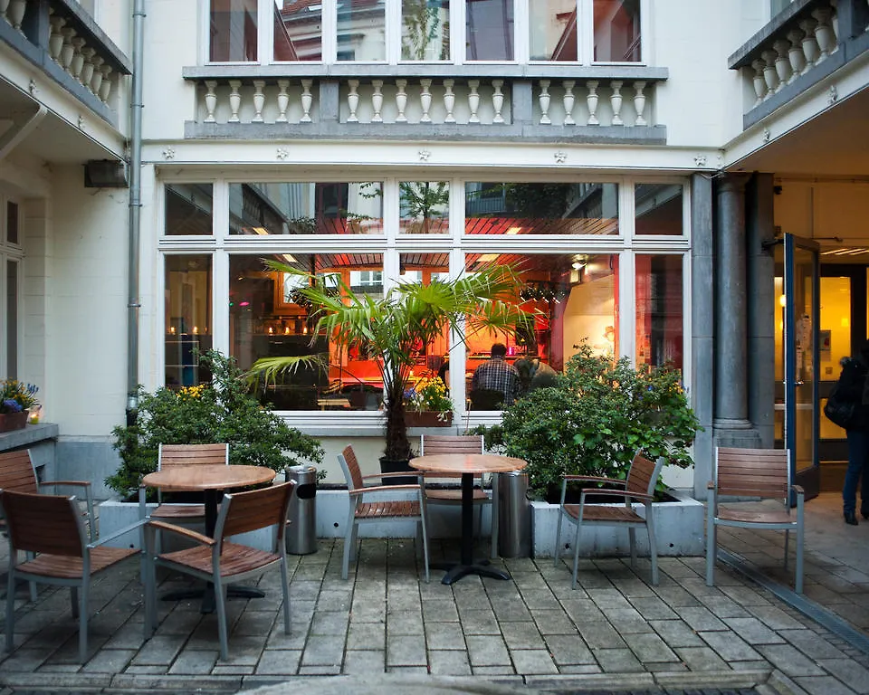 Hi Jacques Brel Hostel