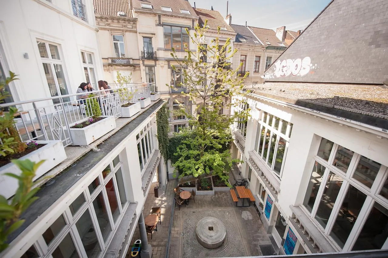 Hi Jacques Brel Hostel