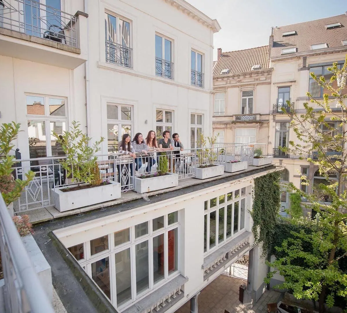 Hi Jacques Brel Hostel